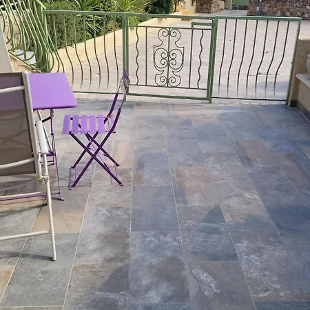 Synae- Joli Classe 3etoiles Avec Terrasse Et Piscine * Sainte-Maxime